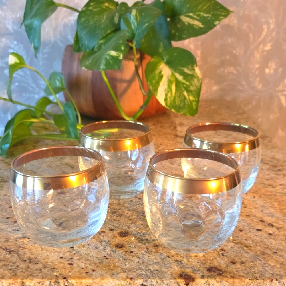 Vintage Libbey Set of 4 Gold Rimmed Glasses With Swirl Base Pattern